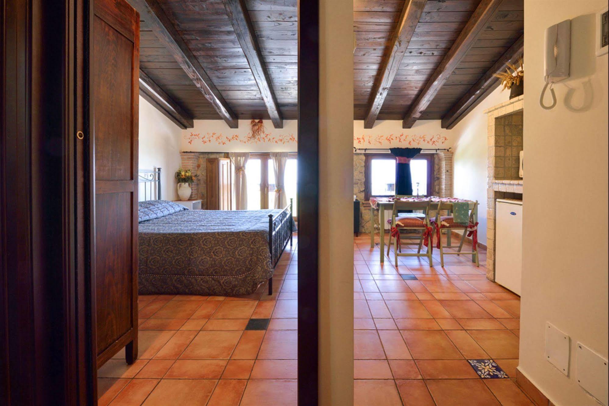 Il Casale Delle Ginestre Aparthotel Castel San Pietro Romano Exterior foto